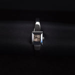 Kép betöltése a Galériamegjelenítőbe, Luxury watch (YA128510): watch face zoomed out
