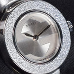Kép betöltése a Galériamegjelenítőbe, Luxury watch (YA129507): watch face angled view left
