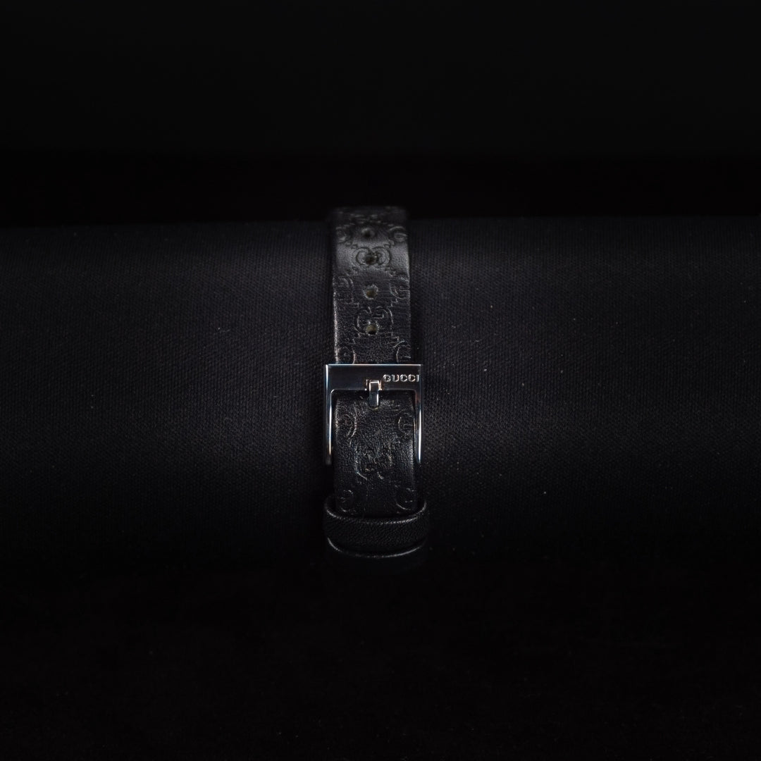 Luxury watch (YA129508): watch bracelet zoomed out
