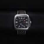 Kép betöltése a Galériamegjelenítőbe, Luxury watch (YA131302): watch face zoomed out
