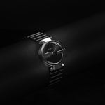 Kép betöltése a Galériamegjelenítőbe, Luxury watch (YA133502): watch face angled view left zoomed out
