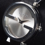 Kép betöltése a Galériamegjelenítőbe, Luxury watch (YA133503): watch face angled view right
