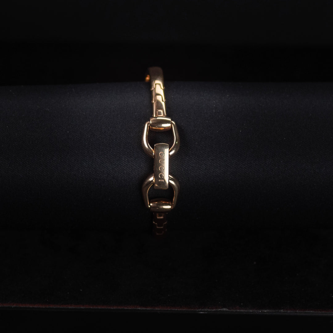 Luxury watch (YA134302): watch bracelet zoomed out