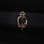 Kép betöltése a Galériamegjelenítőbe, Luxury watch (YA134302): watch face zoomed out
