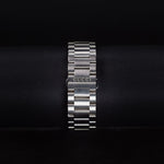 Kép betöltése a Galériamegjelenítőbe, Luxury watch (YA136208): watch bracelet zoomed out
