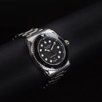 Kép betöltése a Galériamegjelenítőbe, Luxury watch (YA136208): watch face angled view left zoomed out
