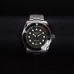 Kép betöltése a Galériamegjelenítőbe, Luxury watch (YA136208): watch face zoomed out
