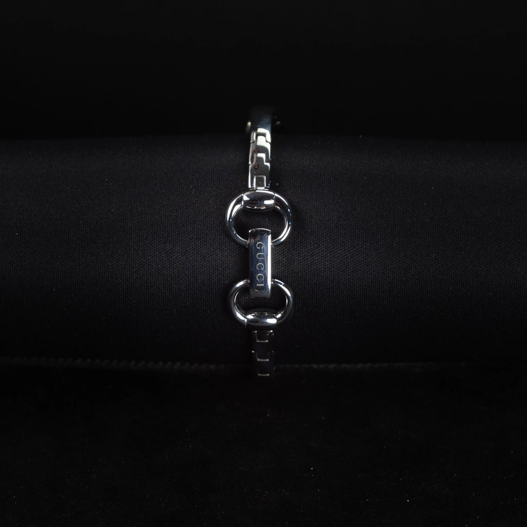 Luxury watch (YA139507): watch bracelet zoomed out