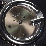 Kép betöltése a Galériamegjelenítőbe, Luxury watch (YA139507): watch face angled view left

