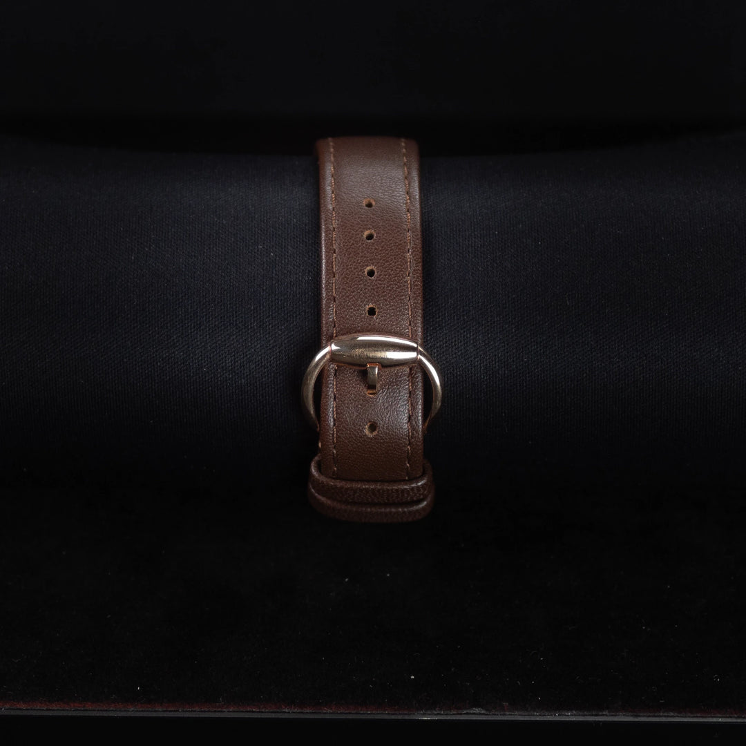 Luxury watch (YA140408): watch bracelet zoomed out