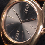 Kép betöltése a Galériamegjelenítőbe, Luxury watch (YA140408): watch face angled view right
