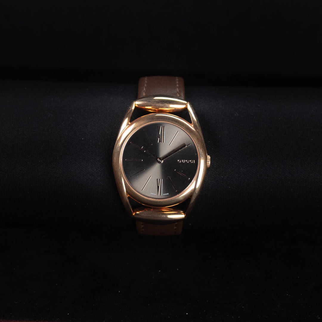 Luxury watch (YA140408): watch face zoomed out