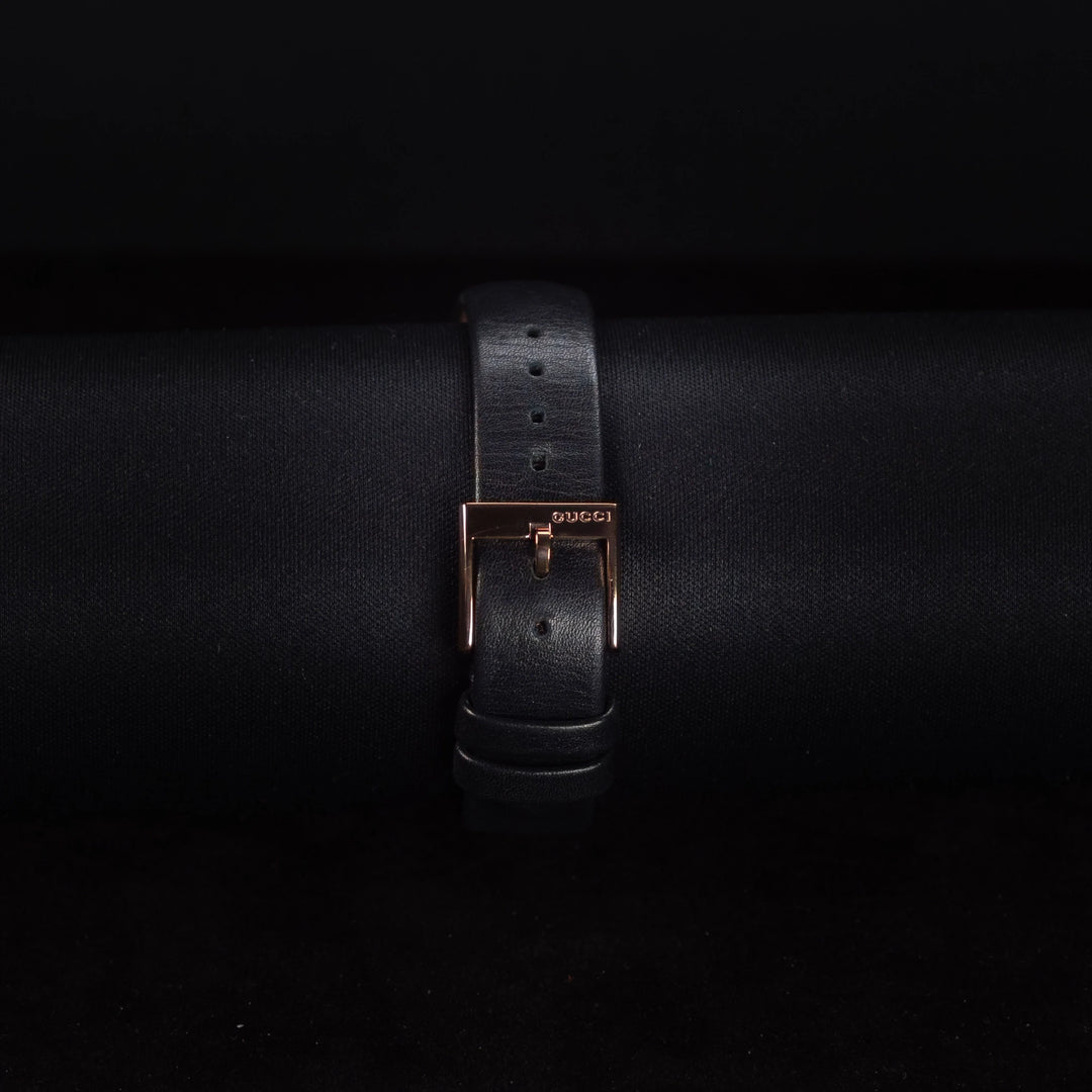 Luxury watch (YA141401): watch bracelet zoomed out