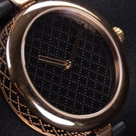 Kép betöltése a Galériamegjelenítőbe, Luxury watch (YA141401): watch face angled view left
