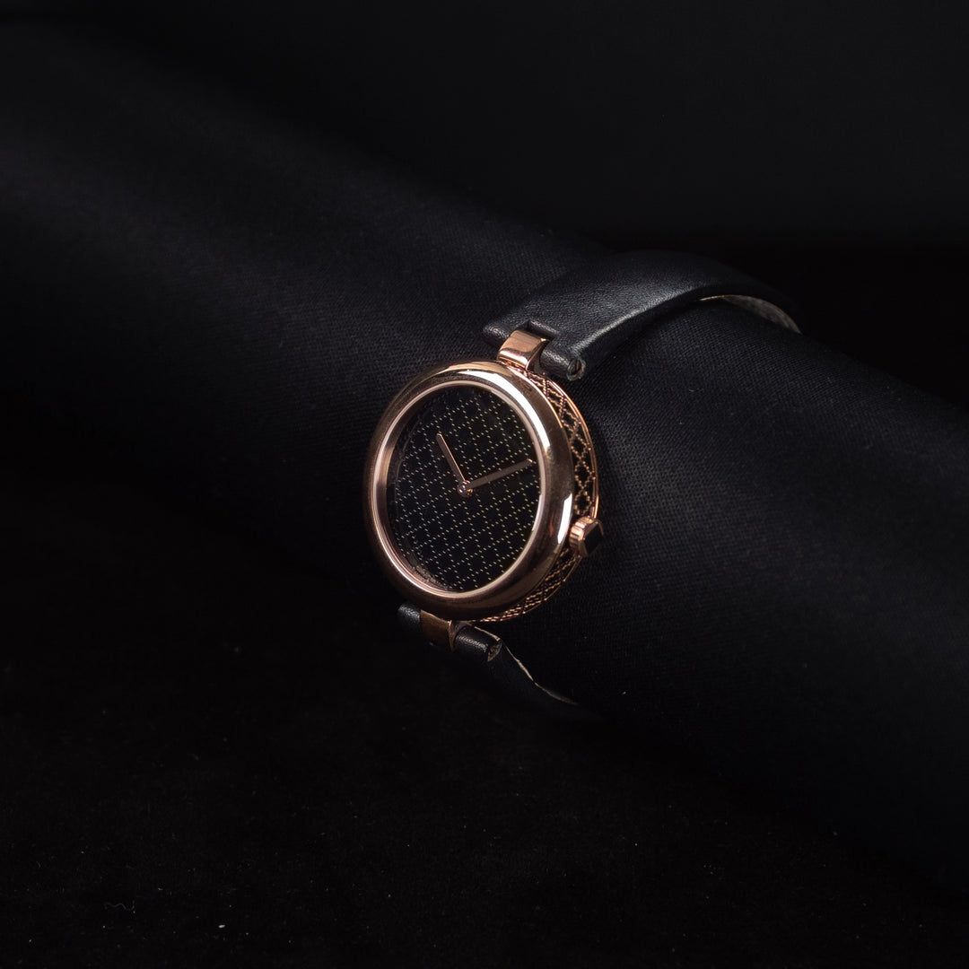 Luxury watch (YA141401): watch face angled view right zoomed out