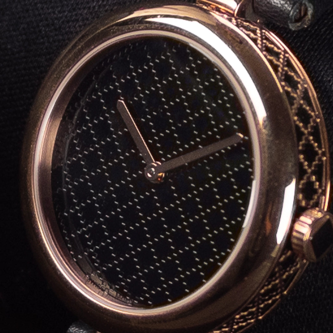 Luxury watch (YA141401): watch face angled view right
