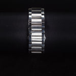 Kép betöltése a Galériamegjelenítőbe, Luxury watch (YA7900M): watch bracelet zoomed out
