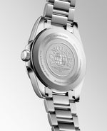 Kép betöltése a Galériamegjelenítőbe, LONGINES L38604126 CONQUEST Karóra
