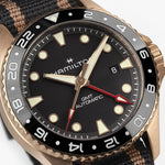 Kép betöltése a Galériamegjelenítőbe, HAMILTON H82565930 Khaki Navy Scuba Automatic GMT Karóra
